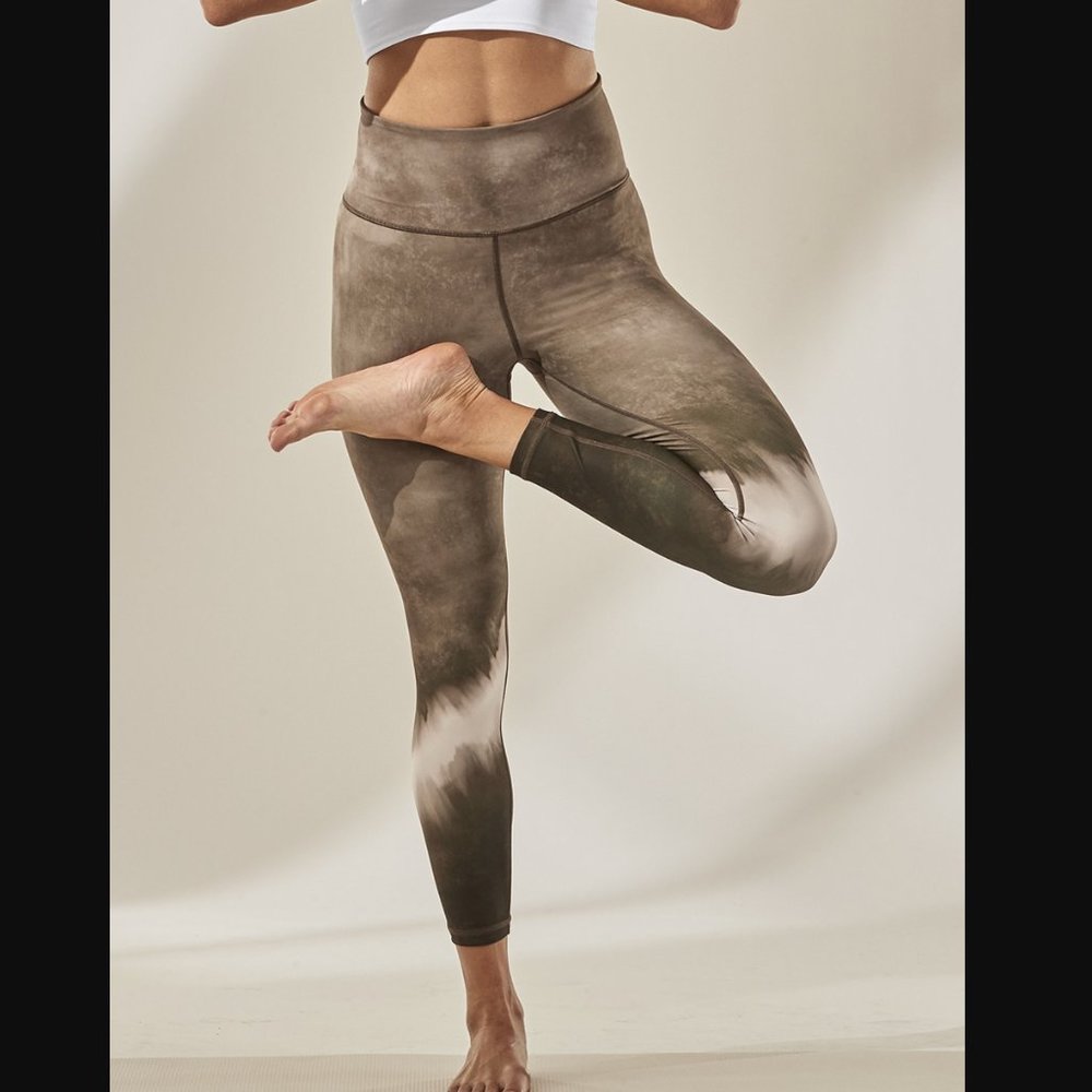 ATHLETA Elation Watercolor Stripe 7/8 Tight in Neutral - Size XS - NWOT